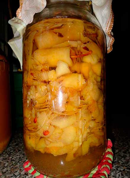 банка с яблоками