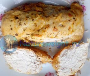 Мягкая сочная и полезная куриная грудка в сметанном соусе в духовке