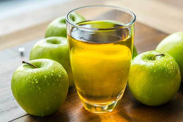 яблоки и стакан