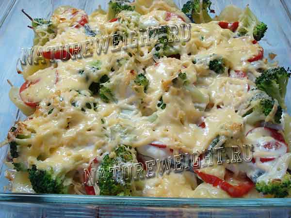 скумбрия с овощами под сырной корочкой