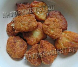 Простой рецепт постных луковых котлет с манкой или мукой