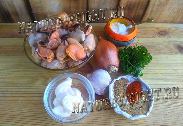 ингредиенты, необходимые для приготовления блюда из морепродуктов